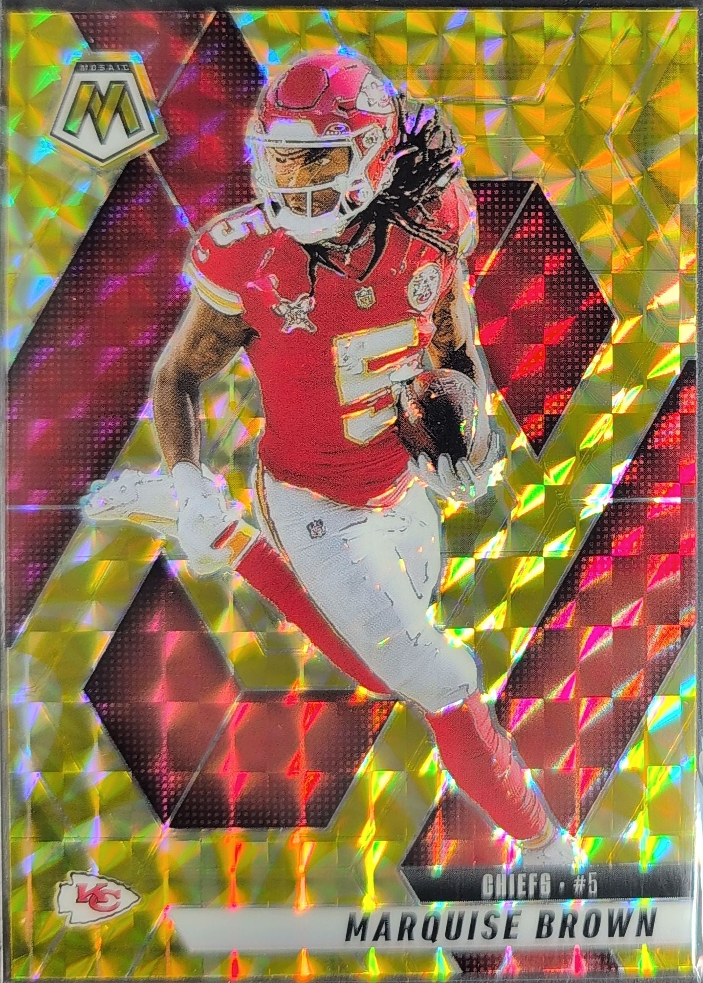 2025 Panini Mosaic Marquise Brown #73 Mosaic Reactive Yellow Kansas City Chiefs front