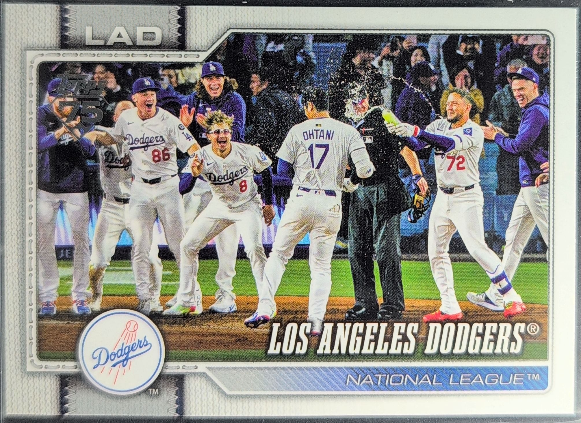 2026 Topps Los Angeles Dodgers #256 front