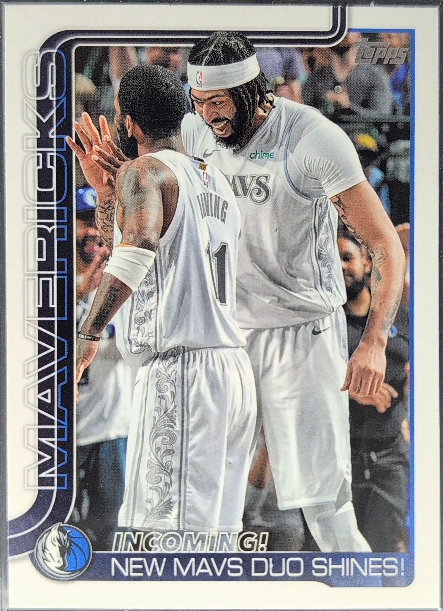 2025-26 Topps Incoming!: New Mavs Duo Shines! #296 Dallas Mavericks front
