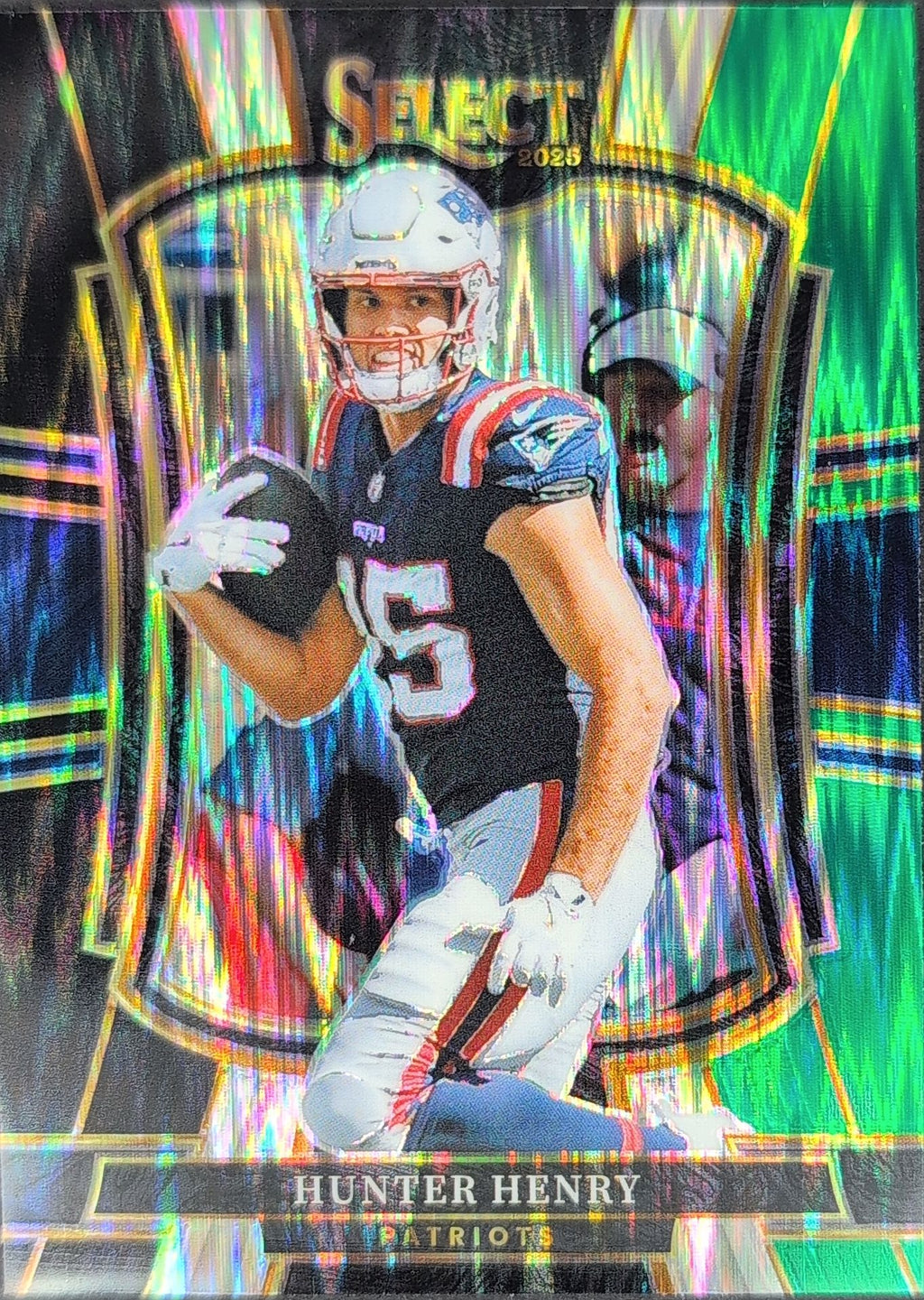 2025 Panini Select Hunter Henry #180 Black and Green Prizm Shock New England Patriots front